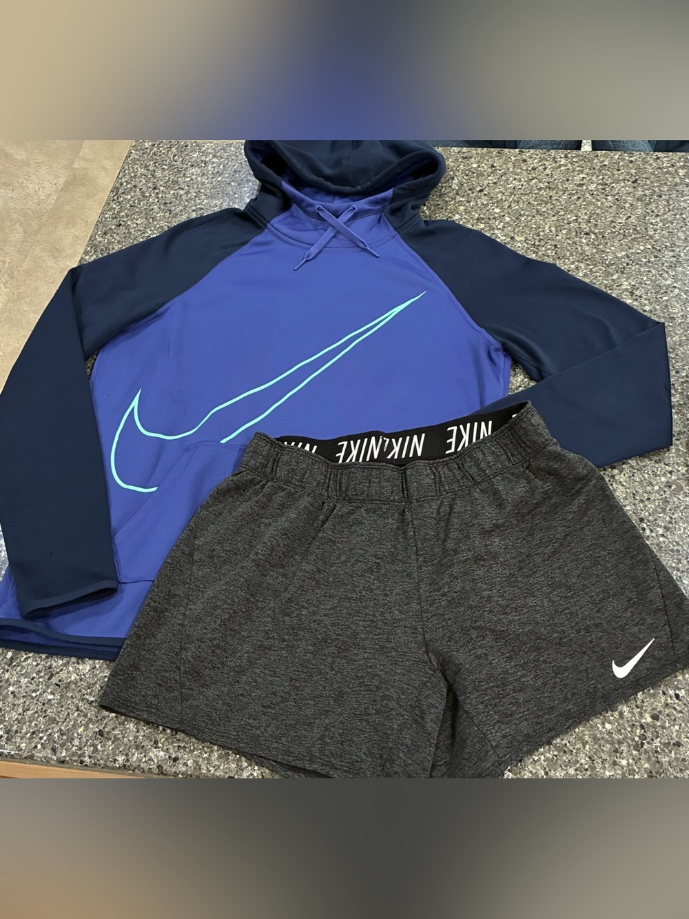 Women’s NIKE Hoodie Sweatshirt & Athletic Shorts, sz Medium